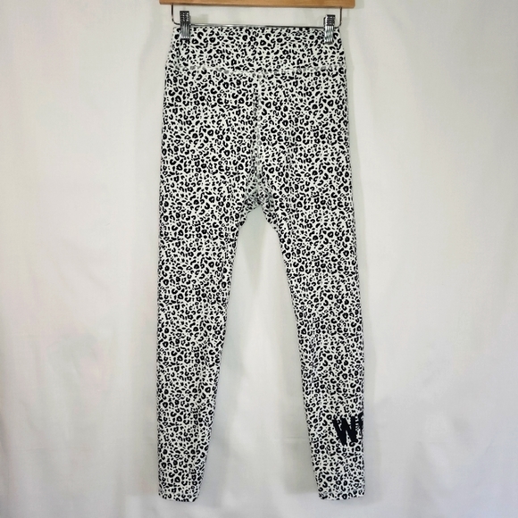 NWOT White Fox Active Leopard 7/8 Leggings M - Picture 1 of 9